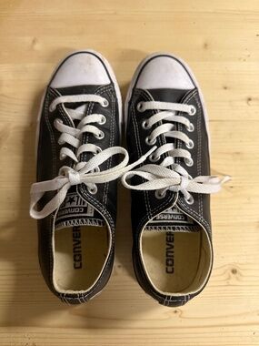 Black leather converse